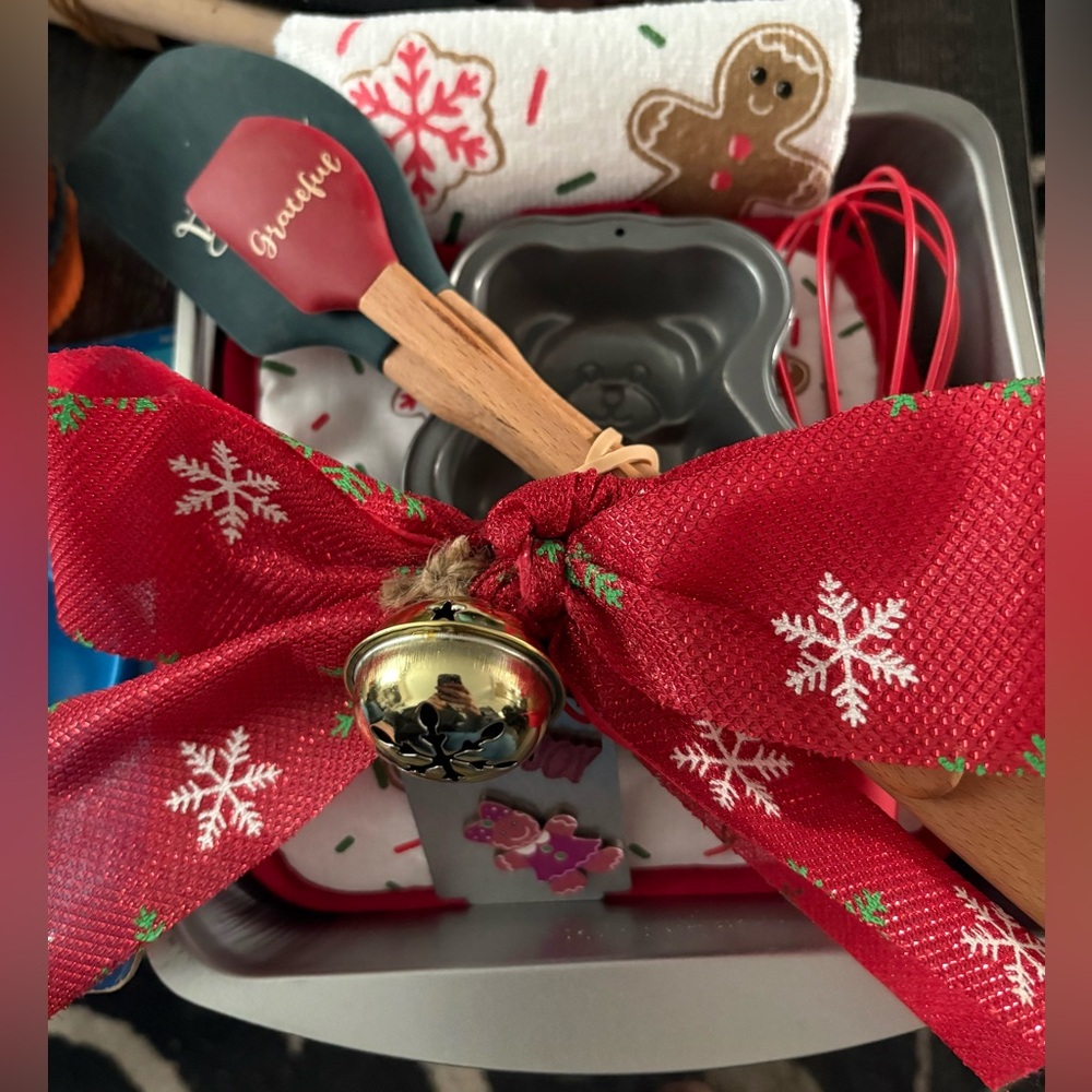 50 piece Holiday Baking Set with Red Ribbon Thriftmas and NWT